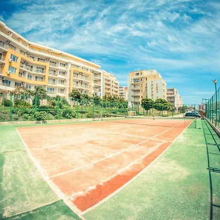 Sea View - Beachfront Apartment, 10 Pools & Free Parking アパート *