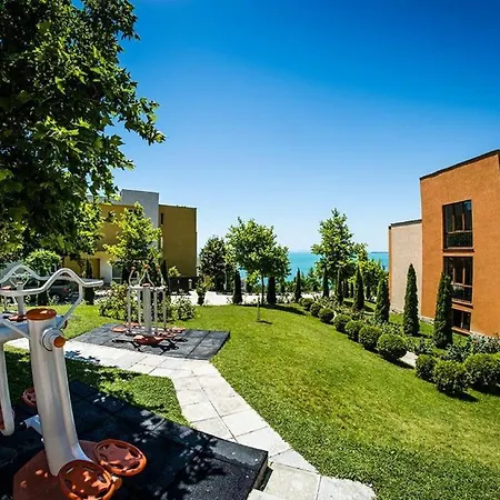 Sea View - Beachfront Apartment, 10 Pools & Free Parking * スヴェティ・ヴラス