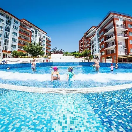 Sea View - Beachfront Apartment, 10 Pools & Free Parking * スヴェティ・ヴラス