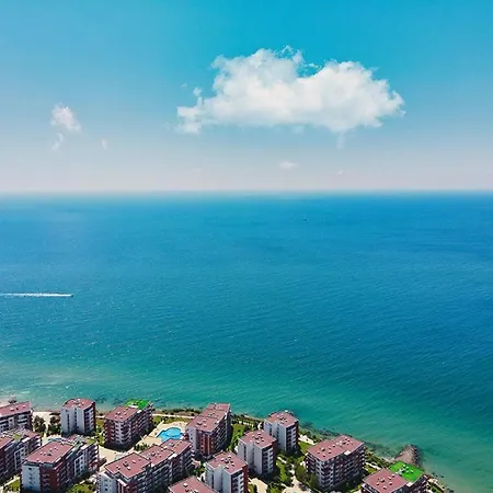 Sea View - Beachfront Apartment, 10 Pools & Free Parking アパート スヴェティ・ヴラス