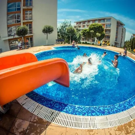 Sea View - Beachfront Apartment, 10 Pools & Free Parking アパート