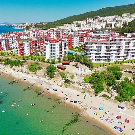 Sea View - Beachfront Apartment, 10 Pools & Free Parking アパート スヴェティ・ヴラス