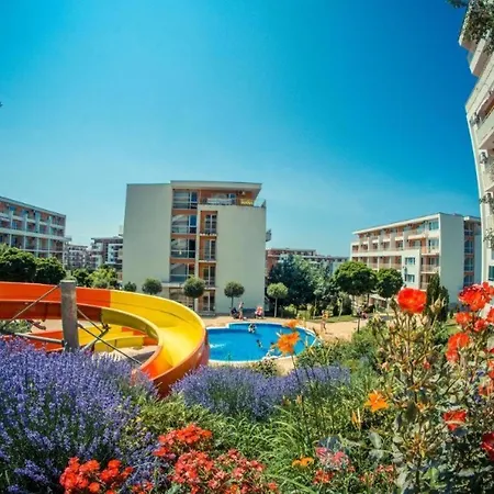 Sea View - Beachfront Apartment, 10 Pools & Free Parking スヴェティ・ヴラス
