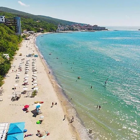 アパート Sea View - Beachfront Apartment, 10 Pools & Free Parking