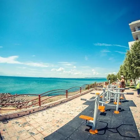 アパート Sea View - Beachfront Apartment, 10 Pools & Free Parking *