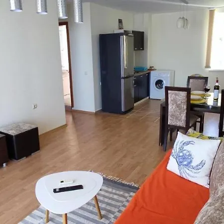 Sea View - Beachfront Apartment, 10 Pools & Free Parking アパート スヴェティ・ヴラス