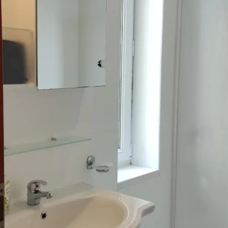 Sea View - Beachfront Apartment, 10 Pools & Free Parking